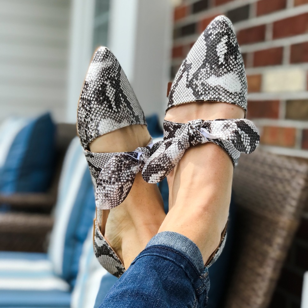 2 LEFT!!! Snakeskin Snake Print Bow Flats Mules - Picture 3 of 8